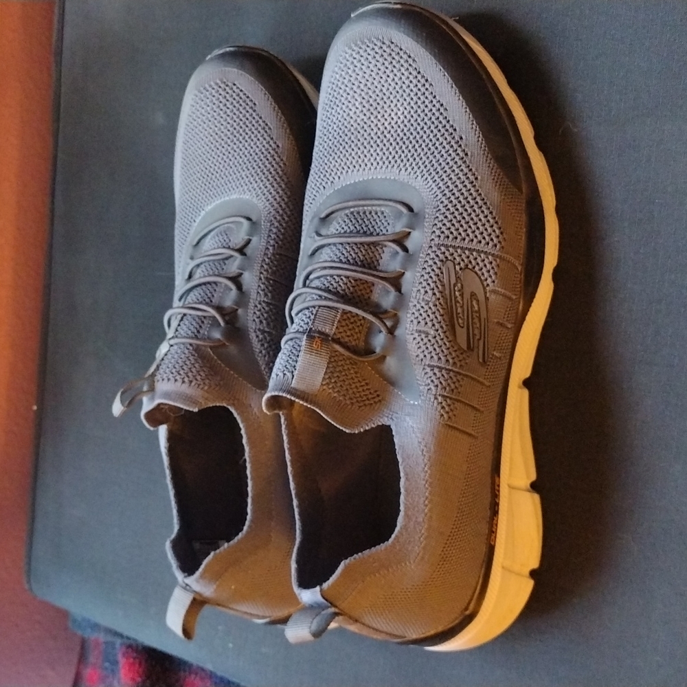 Skechers Men's Athletic Sneaker SIZE 13 GRAY